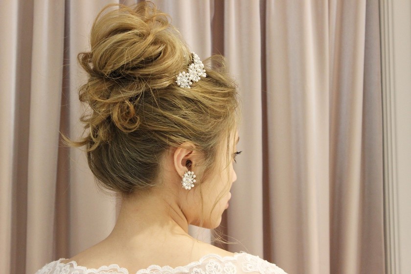 花嫁スタイルの参考にしたい♡【ドレスと髪型の組み合わせ】はどうやったら可愛くなるの？にて紹介している画像