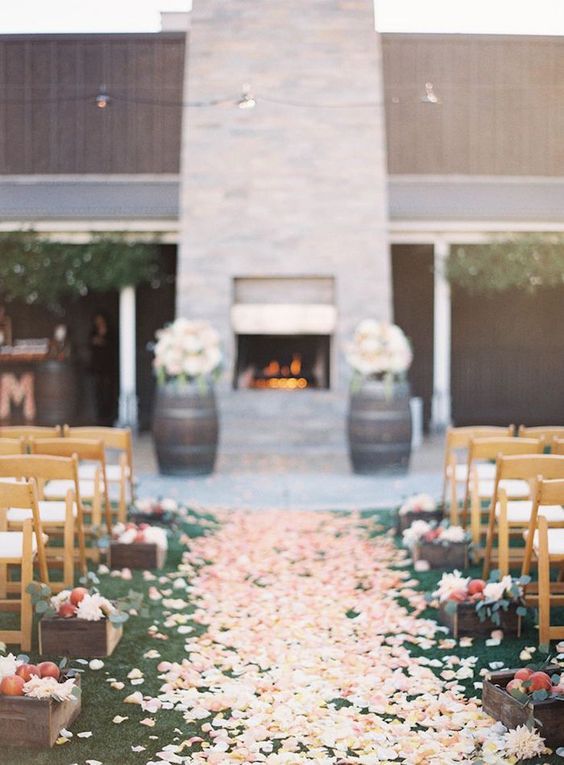 "A Guide for Brides: Beautiful Meanings Behind Wedding Rituals That Will Touch Your Heart"にて紹介している画像