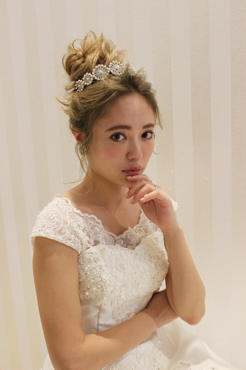 花嫁スタイルの参考にしたい♡【ドレスと髪型の組み合わせ】はどうやったら可愛くなるの？にて紹介している画像