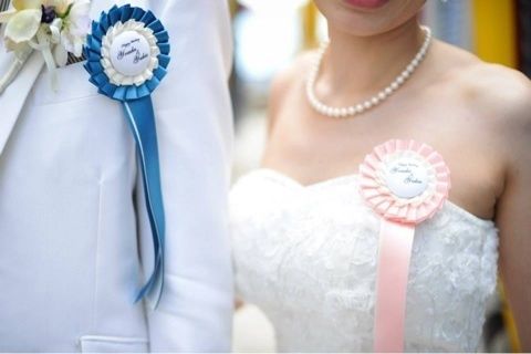 The Ultimate Must-Have Wedding Item Everyone Loves: A Collection of Cute Ways to Use Rosettes♡にて紹介している画像