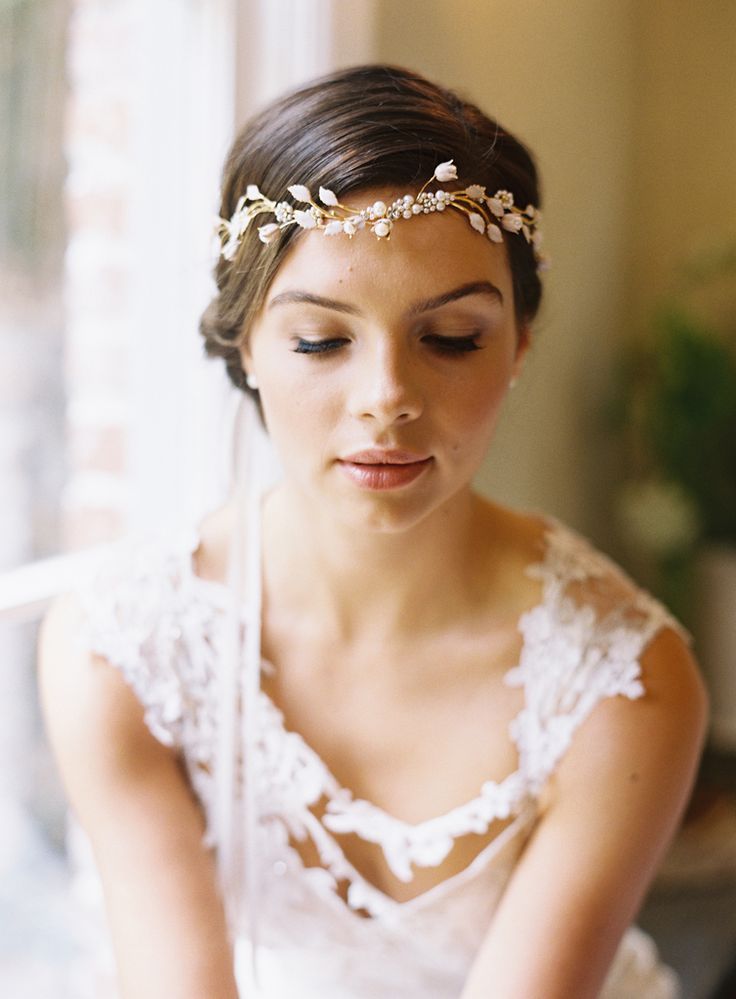 Sparkling Tiara♡ Adorable Hair Accessory Collection for Princess-Like Hairstyles♡にて紹介している画像