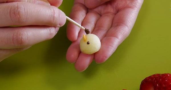 "Do You Know the Cute and Cozy 'Strawberry Man' That You'd Love to Have on Your Wedding Cake?"にて紹介している画像