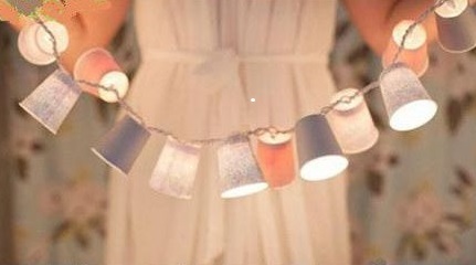 DIY Ideas for Arranging Fairy Lights Using Only Affordable and Everyday Items ♩にて紹介している画像