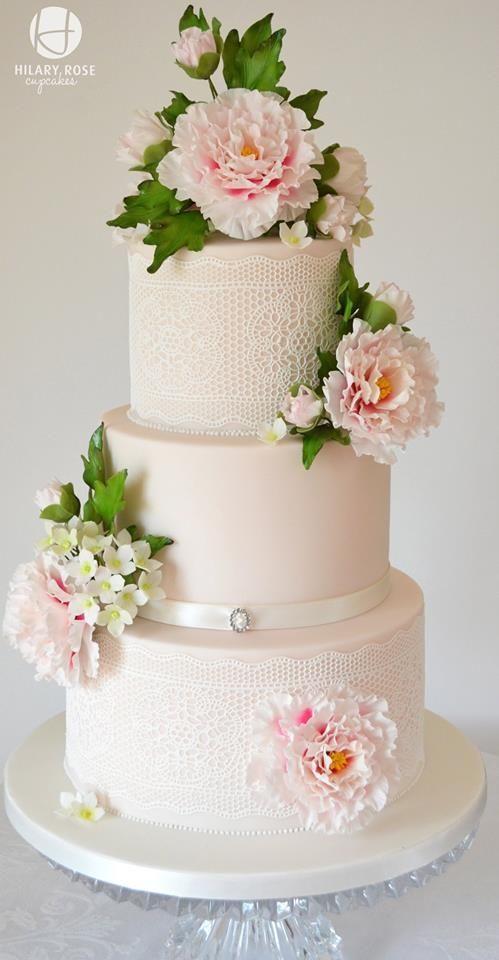 上品＆クラシカル♡女の子が大好きな〔レース柄〕ウェディングケーキが可愛すぎる！にて紹介している画像