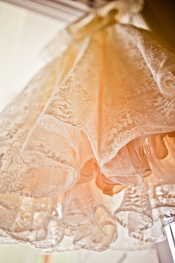 上品＆クラシカル♡女の子が大好きな〔レース柄〕ウェディングケーキが可愛すぎる！にて紹介している画像