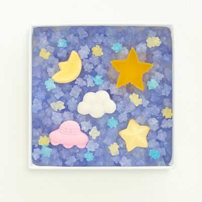 Perfect Gifts of Traditional and Cute Japanese Sweets for the Bride in Kimono ♡にて紹介している画像