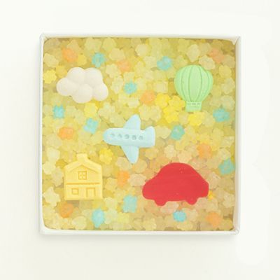 Perfect Gifts of Traditional and Cute Japanese Sweets for the Bride in Kimono ♡にて紹介している画像