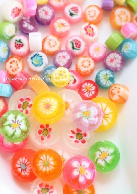 Perfect Gifts of Traditional and Cute Japanese Sweets for the Bride in Kimono ♡にて紹介している画像