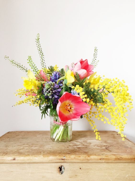 Fluffy Yellow and Adorably Cute Spring Flower: A Wonderful Mimosa Bouquet Catalog ♡にて紹介している画像