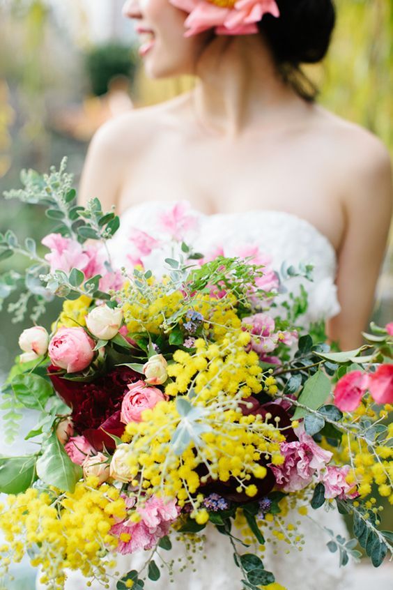 Fluffy Yellow and Adorably Cute Spring Flower: A Wonderful Mimosa Bouquet Catalog ♡にて紹介している画像