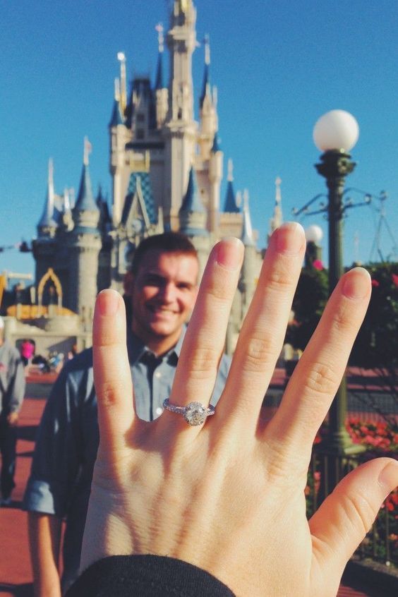 \気になる！♡/ 先輩花嫁さんに聞く【プロポーズされたきっかけ】6選♡にて紹介している画像