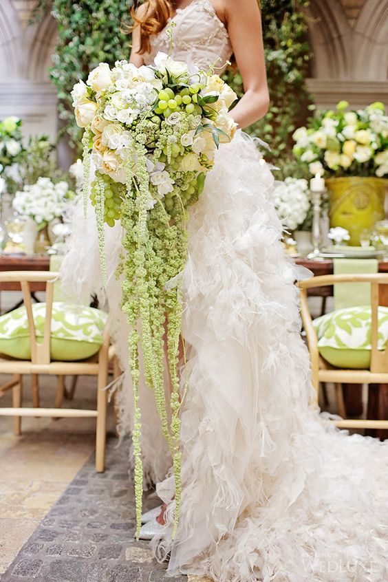 Trending Now! A Collection of Recommended Long-Shaped Bouquets for Fashionable Brides-to-Be ♡にて紹介している画像