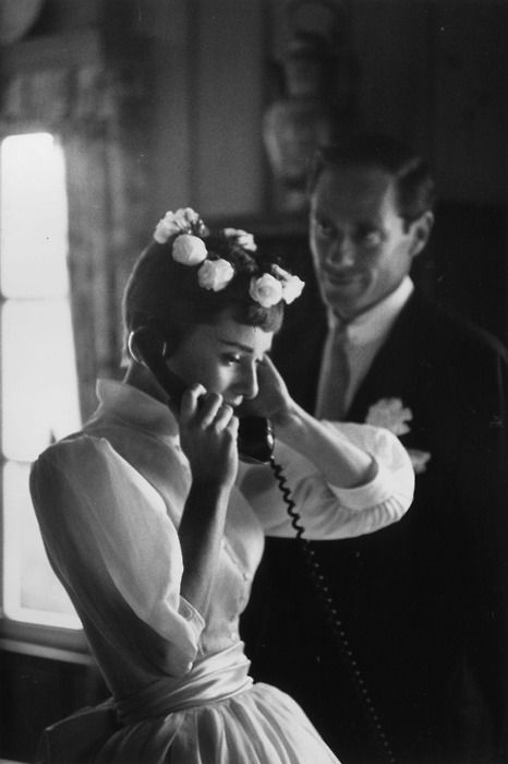 The Stunning Beauty of Audrey Hepburn as a Bride: The Greatest Beauty of the 20th Century ♥にて紹介している画像