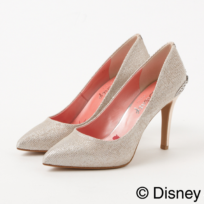 From the Ground Up to Princess: The Adorable "Tiara-Embellished Pointed Pumps" by DIANA♡にて紹介している画像