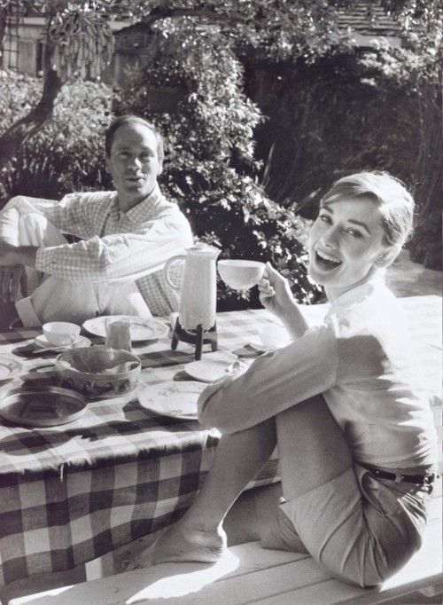 The Stunning Beauty of Audrey Hepburn as a Bride: The Greatest Beauty of the 20th Century ♥にて紹介している画像