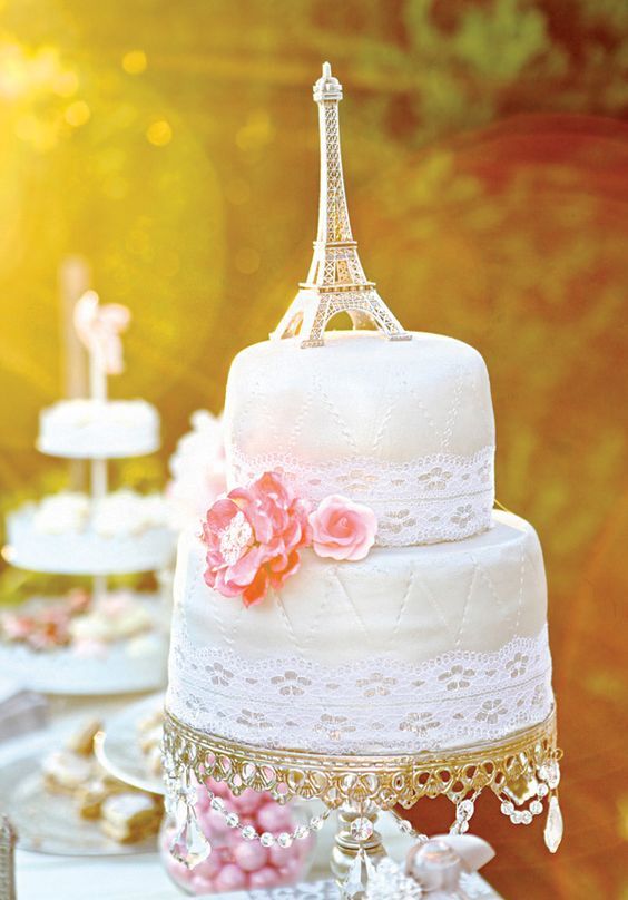 上品＆クラシカル♡女の子が大好きな〔レース柄〕ウェディングケーキが可愛すぎる！にて紹介している画像