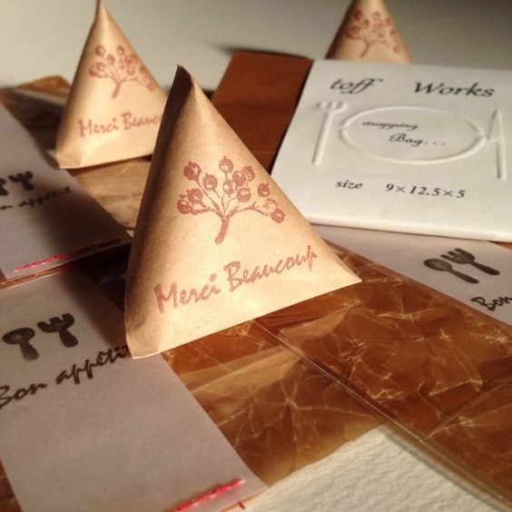 Recommended Wrapping Techniques for Discerning Brides: A Collection of 'Tetra Pack' Designs Perfect for Petite Gifts ♡にて紹介している画像