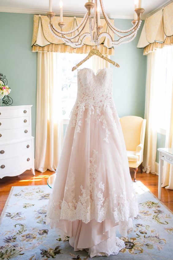 Bridal Essentials: Explore 6 Skirt Designs to Expand Your Dress Selection!にて紹介している画像