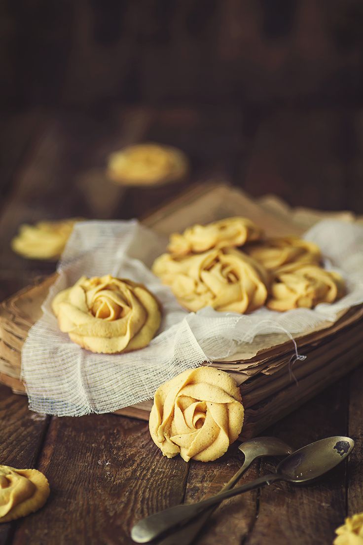 Edible Roses: Romantic Sweets with a ROSE Motif ♡にて紹介している画像