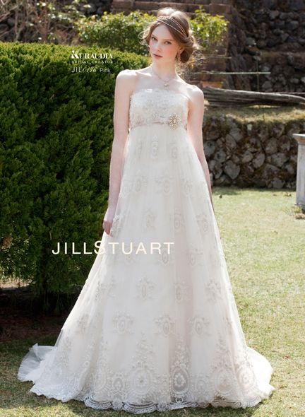 "Princess Line and A-Line: Do You Know? Let's Learn About the 4 Popular Styles of Wedding Dresses!"にて紹介している画像