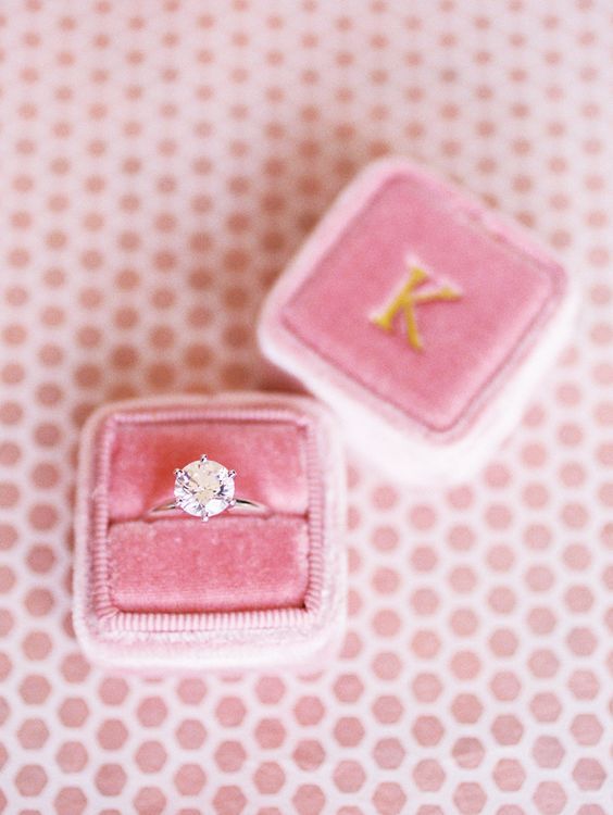 What Kind of Proposal Do You Dream Of? ♡ 4 Scenarios for the Ideal Proposal Every Romantic Desires＊にて紹介している画像