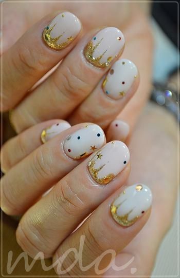 "Limited Time Only: Christmas Nail Collection Perfect for Weddings♡"にて紹介している画像