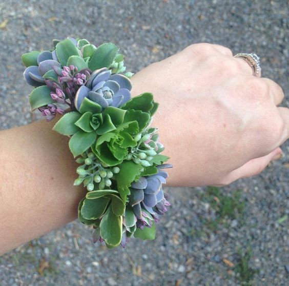 "Cute Succulent Thickness: A Must-Have for a Relaxed and Chic Destination Wedding!"にて紹介している画像