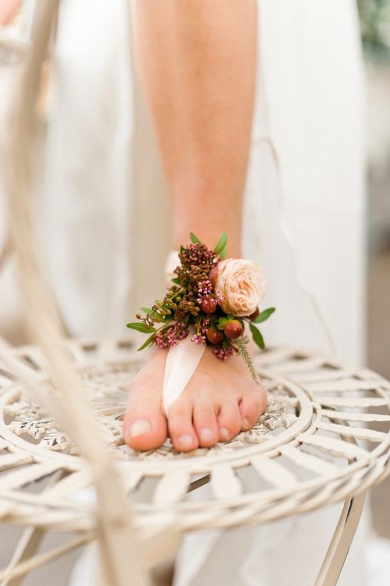 A Must-Have for Beach Weddings! A Collection of 'Foot Accessories' to Make You an Adorable Bride from Head to Toe ♡にて紹介している画像