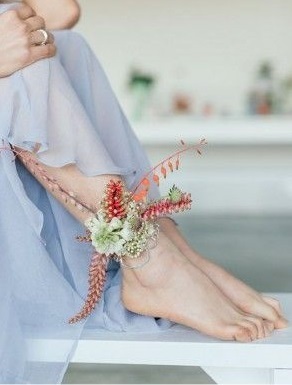 A Must-Have for Beach Weddings! A Collection of 'Foot Accessories' to Make You an Adorable Bride from Head to Toe ♡にて紹介している画像