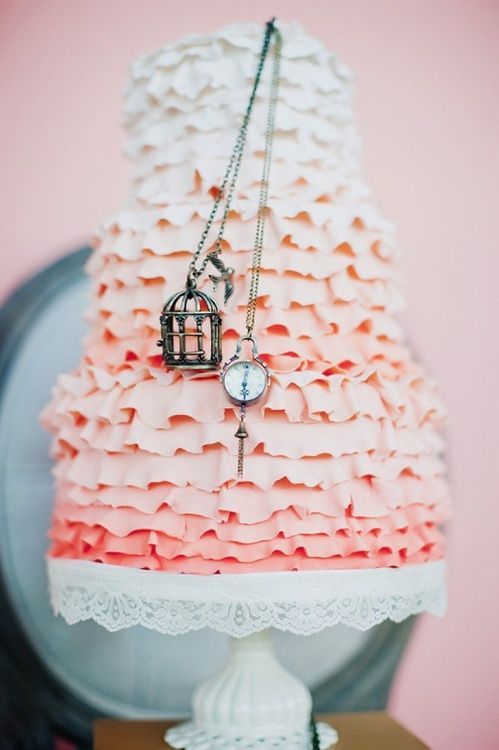 Girly & Romantic ♡ The Adorable Ruffled Wedding Cake That Will Move You! ♡にて紹介している画像