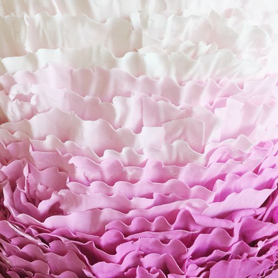 Girly & Romantic ♡ The Adorable Ruffled Wedding Cake That Will Move You! ♡にて紹介している画像