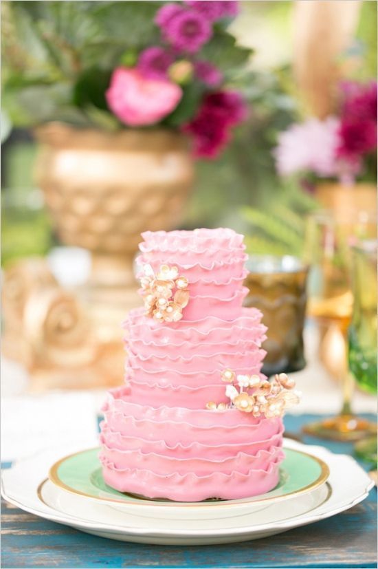Girly & Romantic ♡ The Adorable Ruffled Wedding Cake That Will Move You! ♡にて紹介している画像