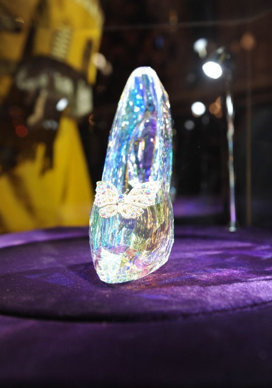 \ まるで妖精の魔法がかかった靴♡ / ビジューやラメが眩しいブライダルシューズ特集＊にて紹介している画像