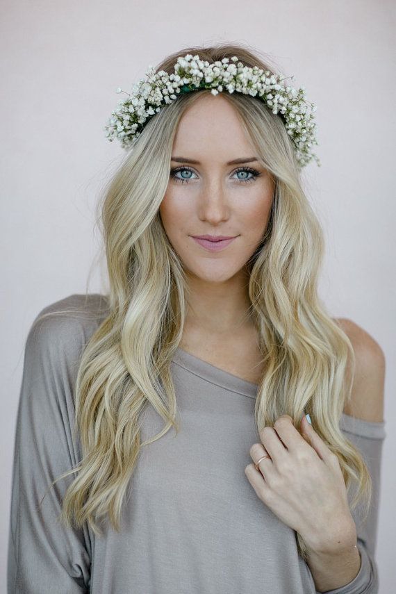 Natural Cute: A Charming Bride Adorned with the Dreamy Flower Crown ♡にて紹介している画像