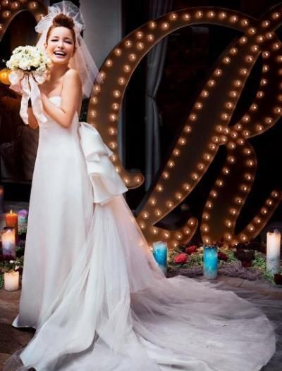 "Bring the Volume to Your Waist: A Special Feature on Feminine Wedding Dresses"にて紹介している画像