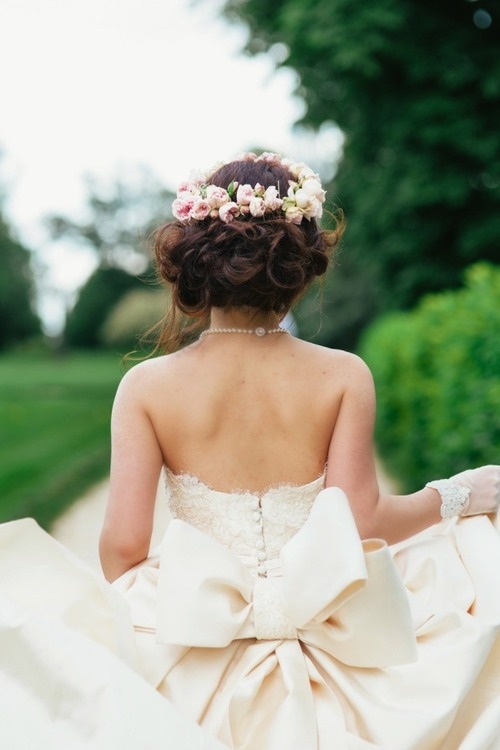 Natural Cute: A Charming Bride Adorned with the Dreamy Flower Crown ♡にて紹介している画像