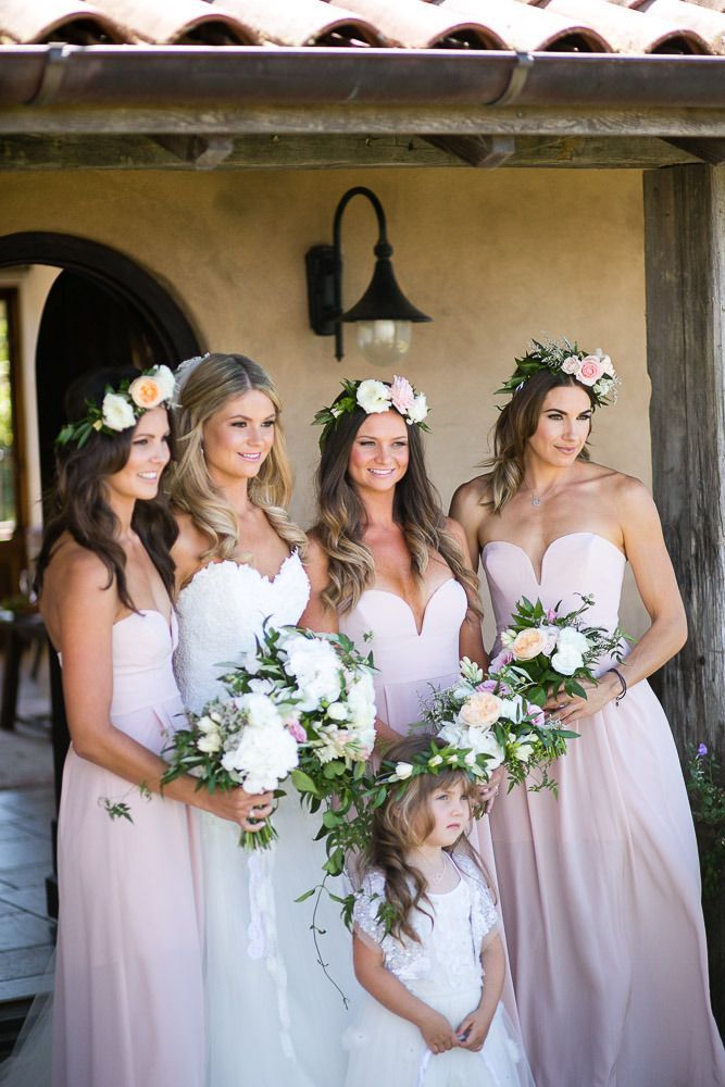 Natural Cute: A Charming Bride Adorned with the Dreamy Flower Crown ♡にて紹介している画像