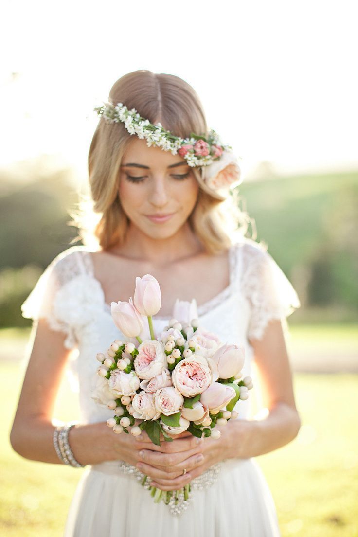 Natural Cute: A Charming Bride Adorned with the Dreamy Flower Crown ♡にて紹介している画像