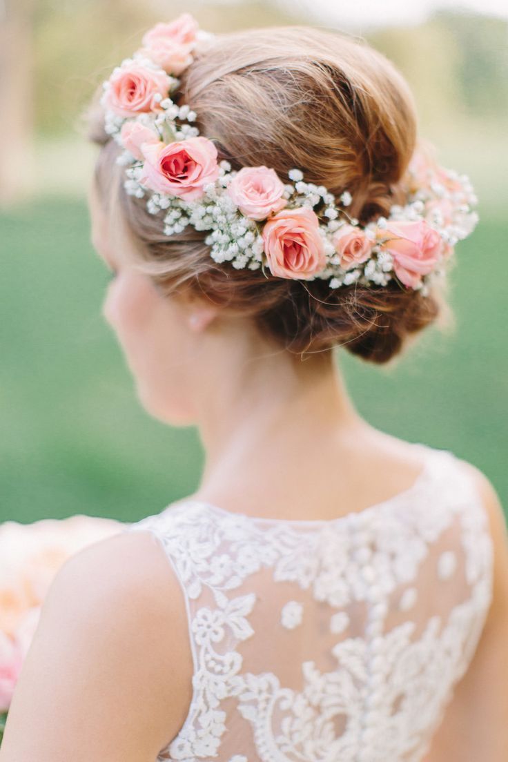 Natural Cute: A Charming Bride Adorned with the Dreamy Flower Crown ♡にて紹介している画像