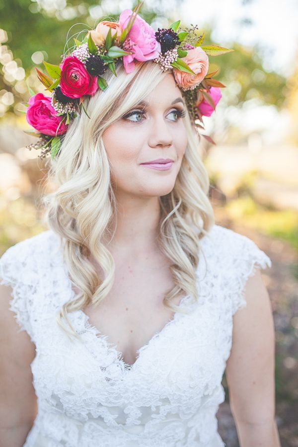 Natural Cute: A Charming Bride Adorned with the Dreamy Flower Crown ♡にて紹介している画像