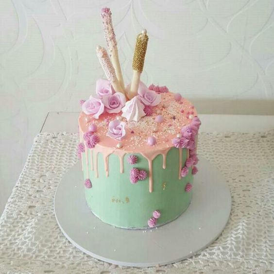 你知道像蜂蜜一样淋在煎饼上的那种♡海外风格时尚的“彩色滴落蛋糕”吗？にて紹介している画像