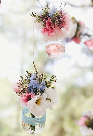 お花を天井からぶら下げて♡シャンデリアみたいなお花のカーテンが最高にロマンティック♡にて紹介している画像