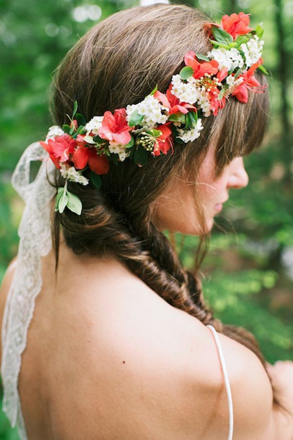 Natural Cute: A Charming Bride Adorned with the Dreamy Flower Crown ♡にて紹介している画像