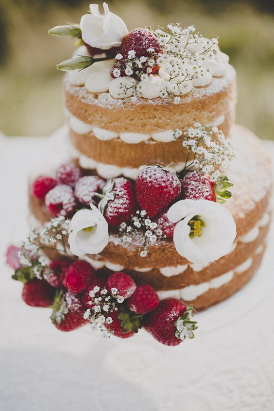 The Trendy Standard of Stylish Cakes: 8 Designs of Flower-Decorated Naked Cakes♡にて紹介している画像