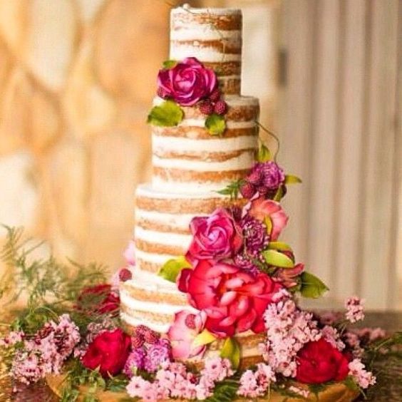 The Trendy Standard of Stylish Cakes: 8 Designs of Flower-Decorated Naked Cakes♡にて紹介している画像