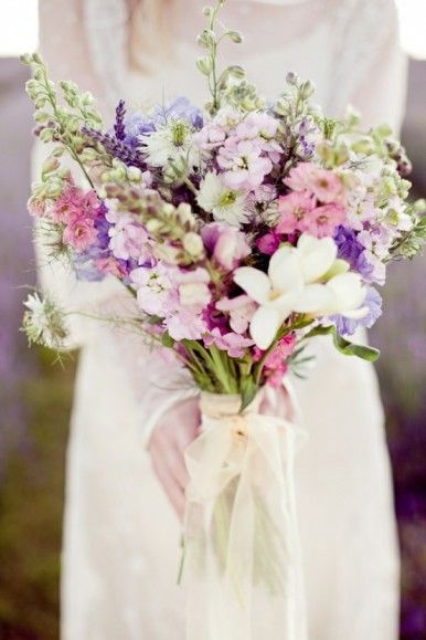 Romantic "Wildflower-style" Bouquet That Looks Like It's Picked from the Fields♡にて紹介している画像