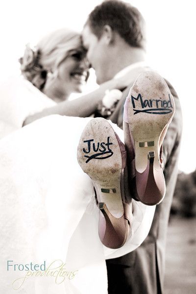 The Evolution of Wedding Photos Capturing Feet: 3 Cute Ways to Take "Sole Shots"♡にて紹介している画像