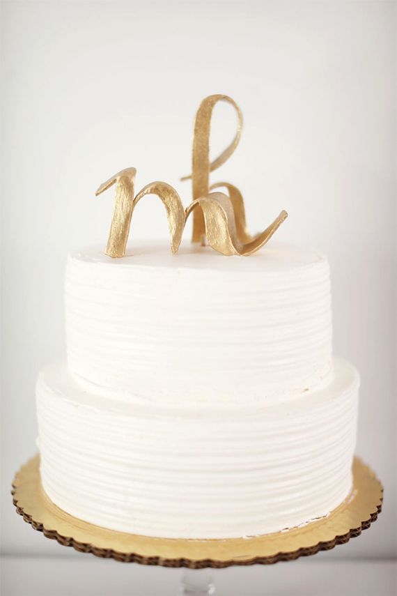 イニシャルでオリジナル感を♡ふたりだけのwedding cakeをデザインしたい♡にて紹介している画像