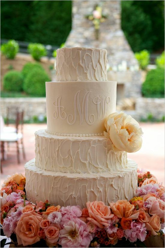 イニシャルでオリジナル感を♡ふたりだけのwedding cakeをデザインしたい♡にて紹介している画像