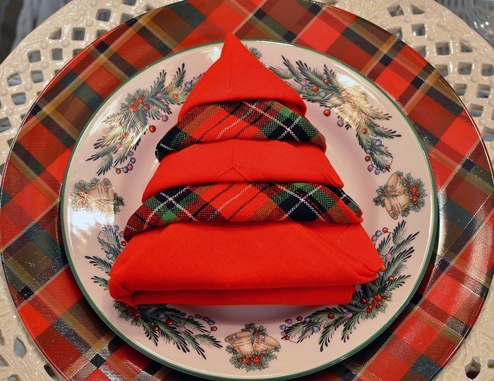 "Add a Touch of Glamour to Your Table: Introducing Perfect 'Decorative Napkins' for Christmas!"にて紹介している画像